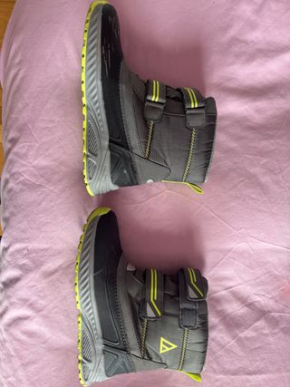 Botas de montaña.