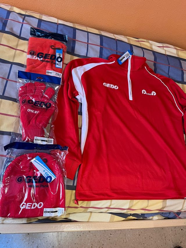 Sudadera + guantes + gorro + braga