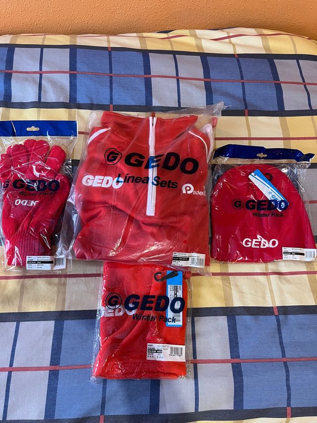 Sudadera + guantes + gorro + braga