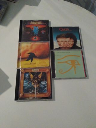 CDs variados. Clásicos del rock