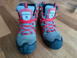 Botas de montaña.