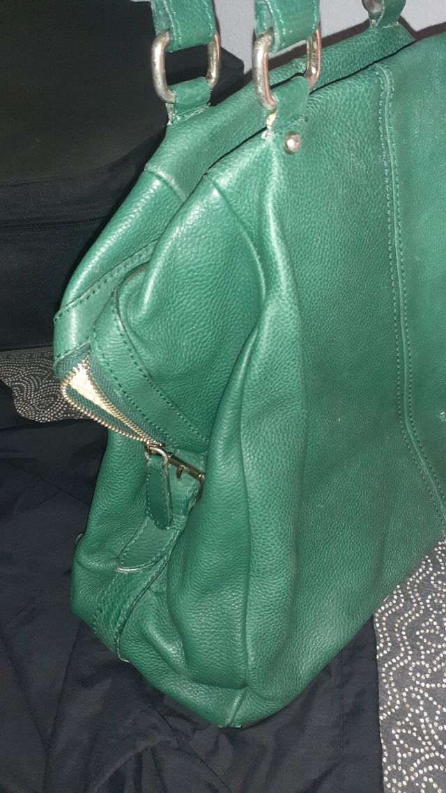 Bolso piel verde, impecable. 