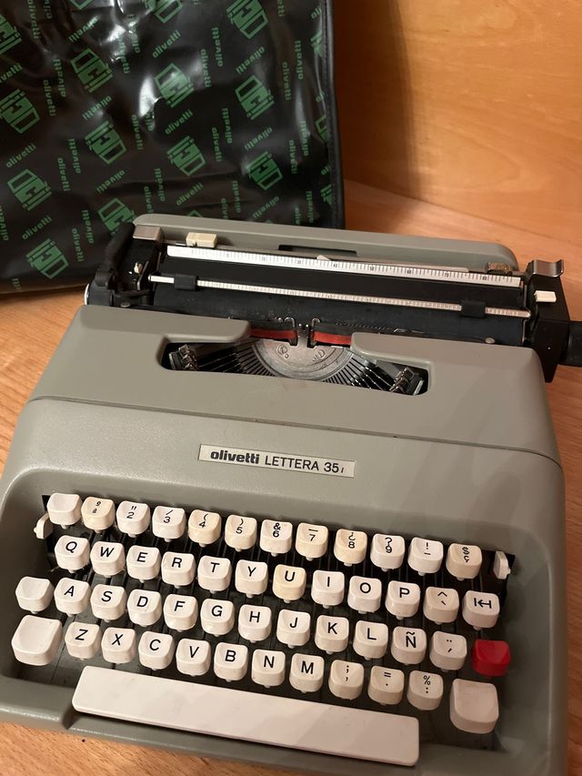 Máquina de escribir Olivetti 35