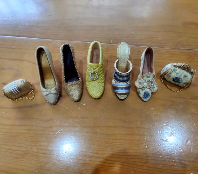 COLECCIÓN DE ZAPATOS Y BOLSOS DE MINIATURA
