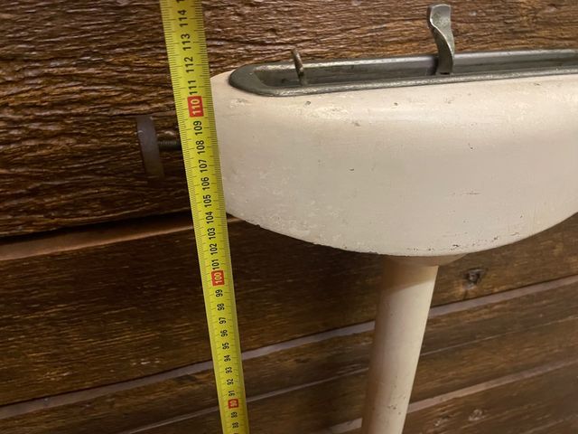 Antigua báscula de farmacia