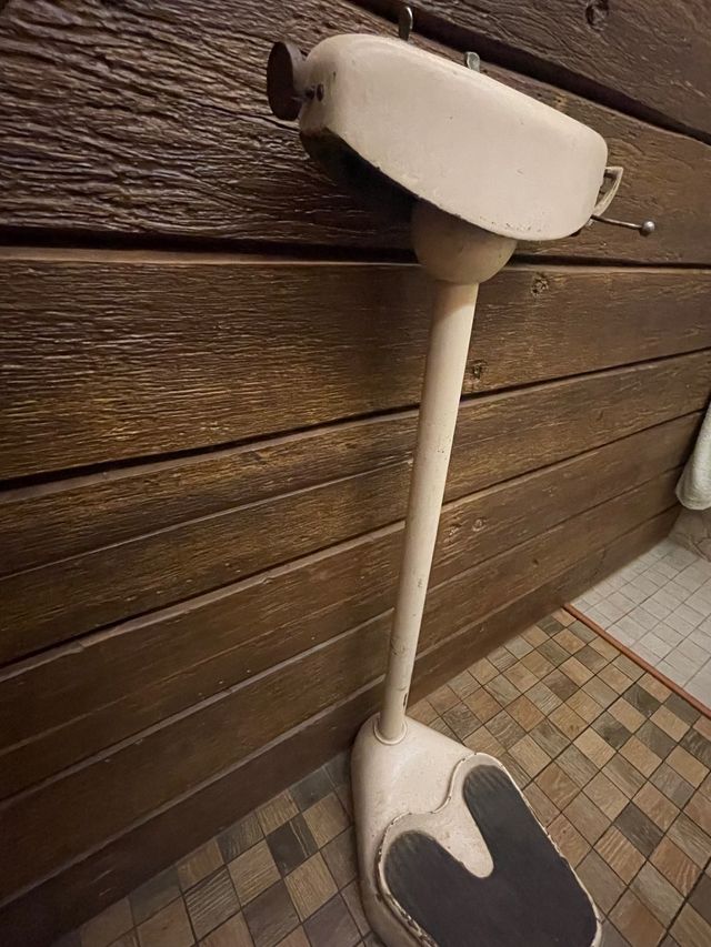 Antigua báscula de farmacia