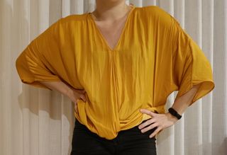 Blusa en color mostaza