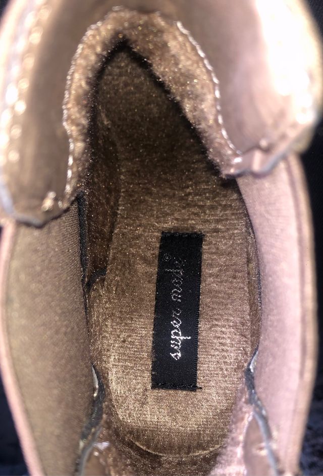 Stivaletti da donna. Nuovo, mai indossato.