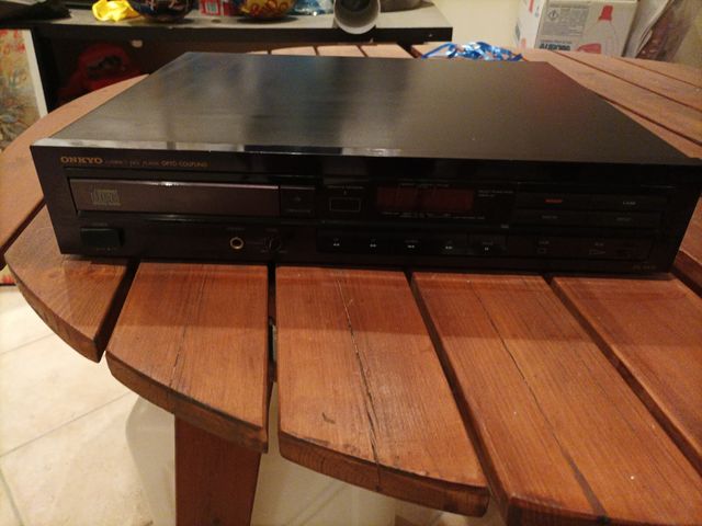 CD player Onkyo colore nero