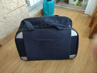 maleta tipo bolsa  con ruedas