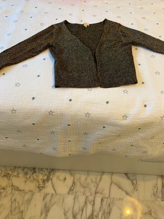 Chaqueta cortita de tono dorado