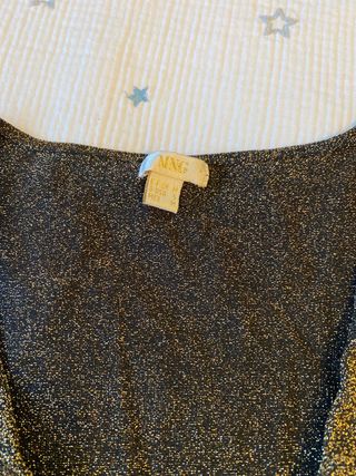 Chaqueta cortita de tono dorado