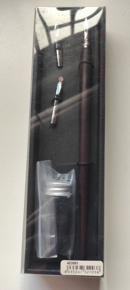 Pluma con tinta. Nuevo