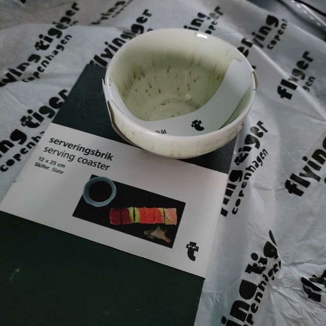 Piatto in ardesia e ciotolina per sushi