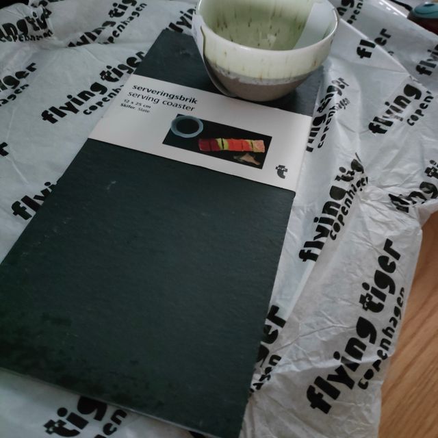 Piatto in ardesia e ciotolina per sushi