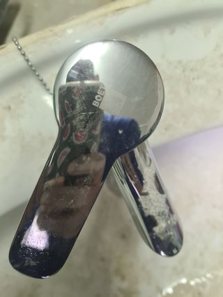 Vendo lavabo, rubinetto e 2 colonne per lavabo