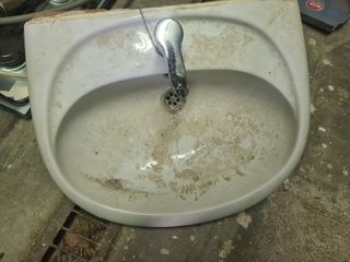 Vendo lavabo, rubinetto e 2 colonne per lavabo