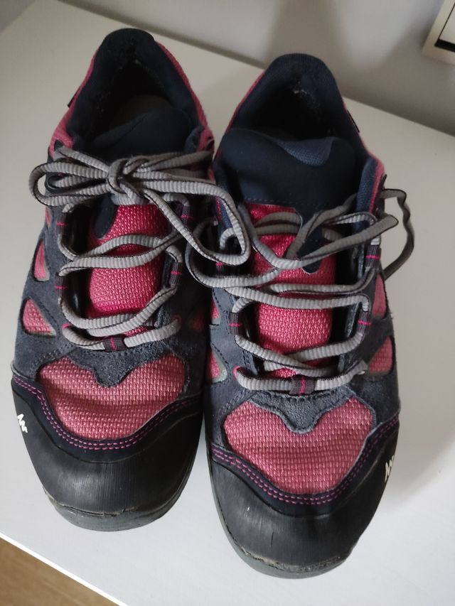Zapatillas trekking, talla 38, marca Quechua