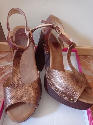 zapatos marrones tacón