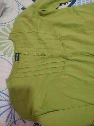 Blusa verde pistacho niña, manga larga talla S 
