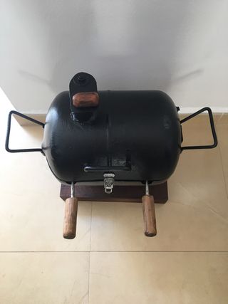 Barbecue fatto a mano, pezzo unico.