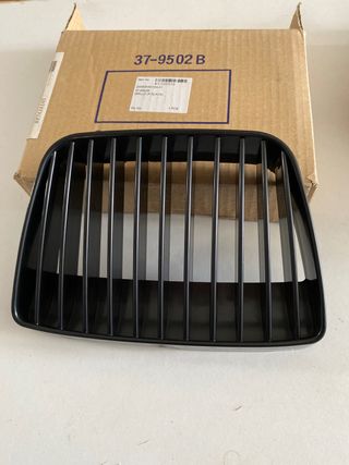 Parrilla delantera sin logo SEAT Ibiza 9/99 - 5-02