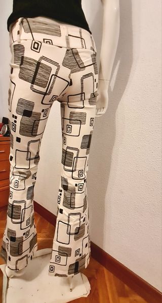 Pantalón campana - Stradivarius - Talla 38