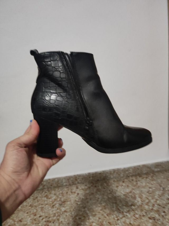 Botín de tacón ancho