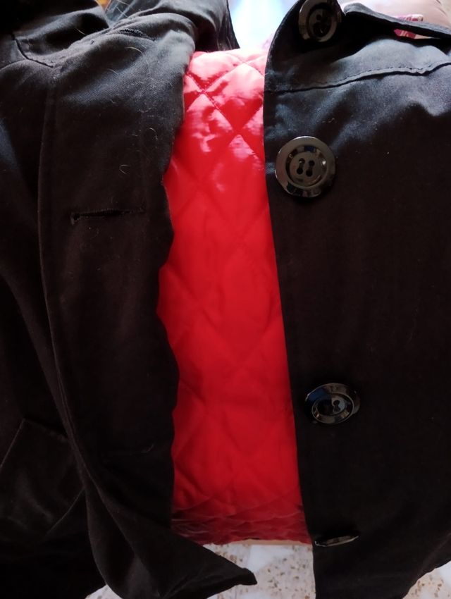Gabardina color negro acolchada