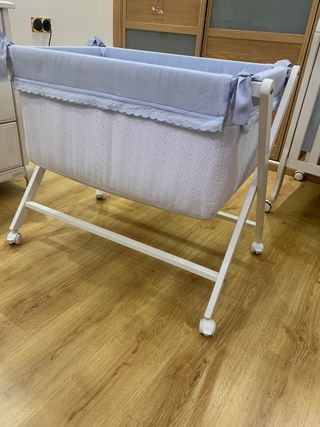 Minicuna de Uzturre, en tonos azules