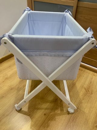 Minicuna de Uzturre, en tonos azules