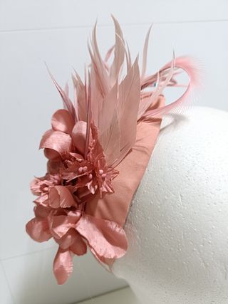 TOCADO DE FIESTA CASQUETE NUDE.