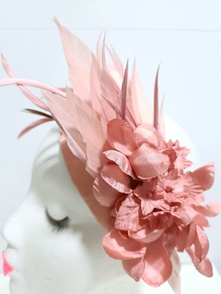 TOCADO DE FIESTA CASQUETE NUDE.