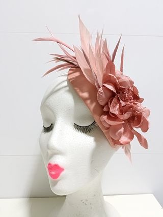 TOCADO DE FIESTA CASQUETE NUDE.
