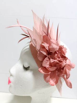 TOCADO DE FIESTA CASQUETE NUDE.