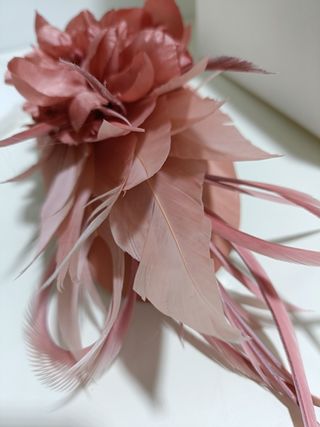 TOCADO DE FIESTA CASQUETE NUDE.