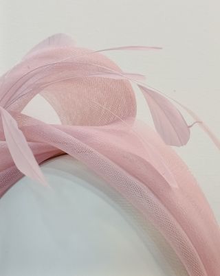 TOCADO PAMELA DE BODA. Diadema crin