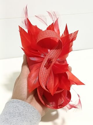 TOCADO PARA BODA Y FIESTA. COLOR ROJO.