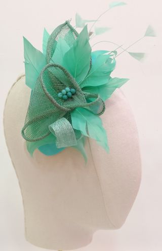 TOCADO DE BODA COLOR TURQUESA.