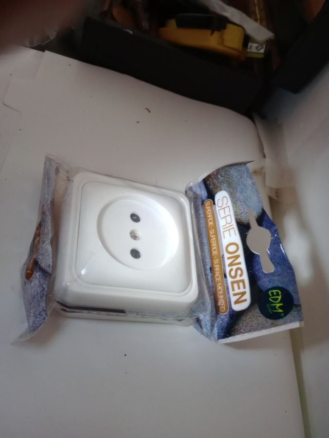 superficie Enchufe Base 10/16A serie Onsen EDM