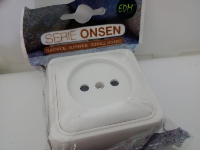 superficie Enchufe Base 10/16A serie Onsen EDM