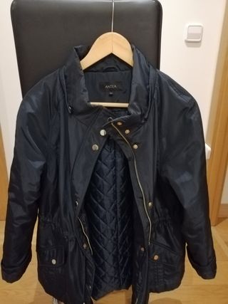 Chaqueta impermeable azul marino