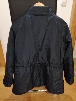 Chaqueta impermeable azul marino