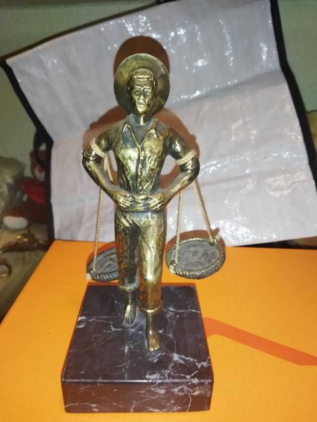 cenachero in bronzo antico con base in marmo