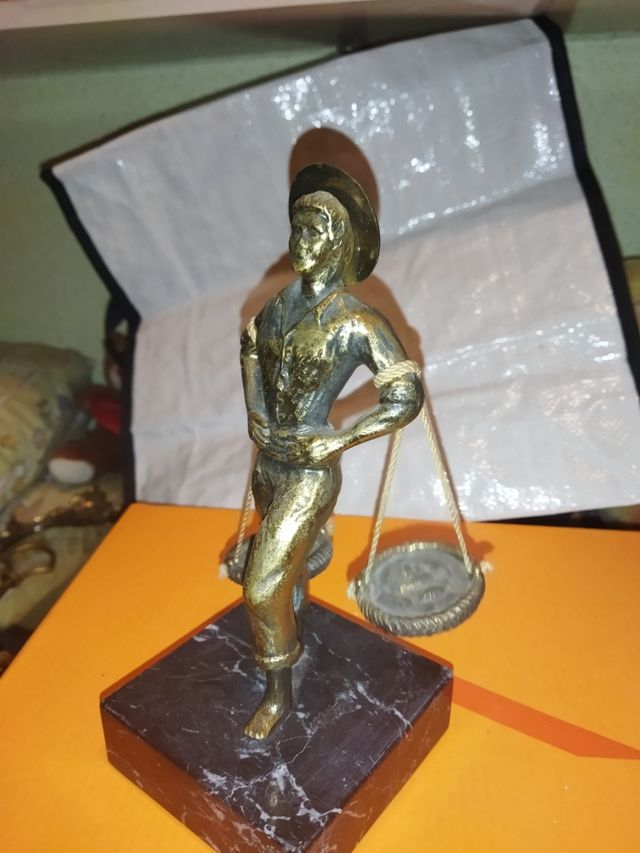 cenachero in bronzo antico con base in marmo