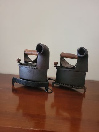 Lote de dos planchas antiguas