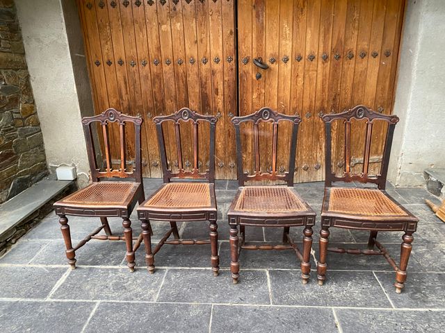 4 SILLAS DE MADERA 