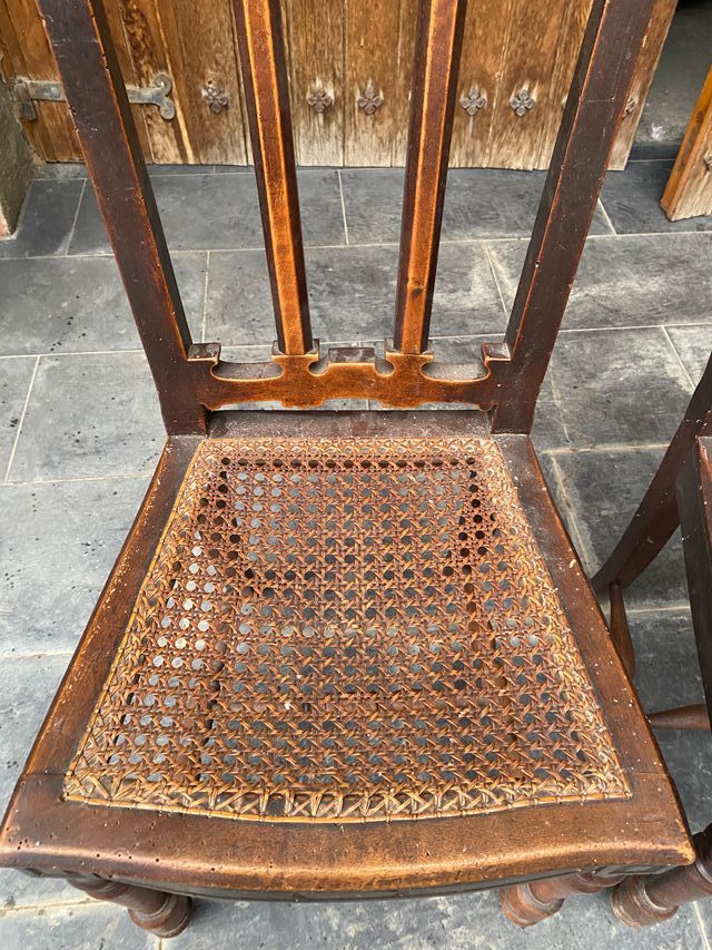 4 SILLAS DE MADERA 