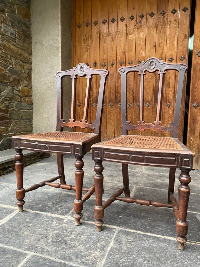 4 SILLAS DE MADERA 