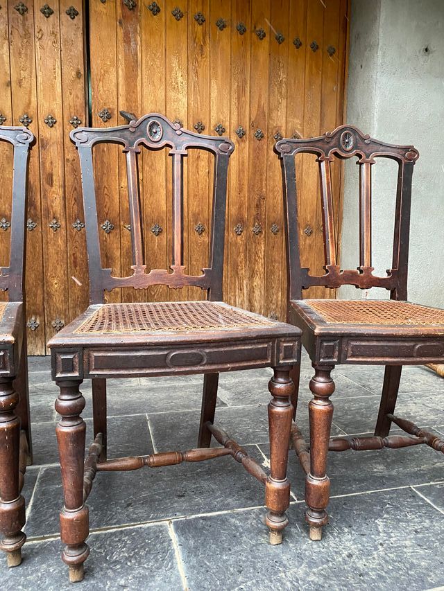 4 SILLAS DE MADERA 